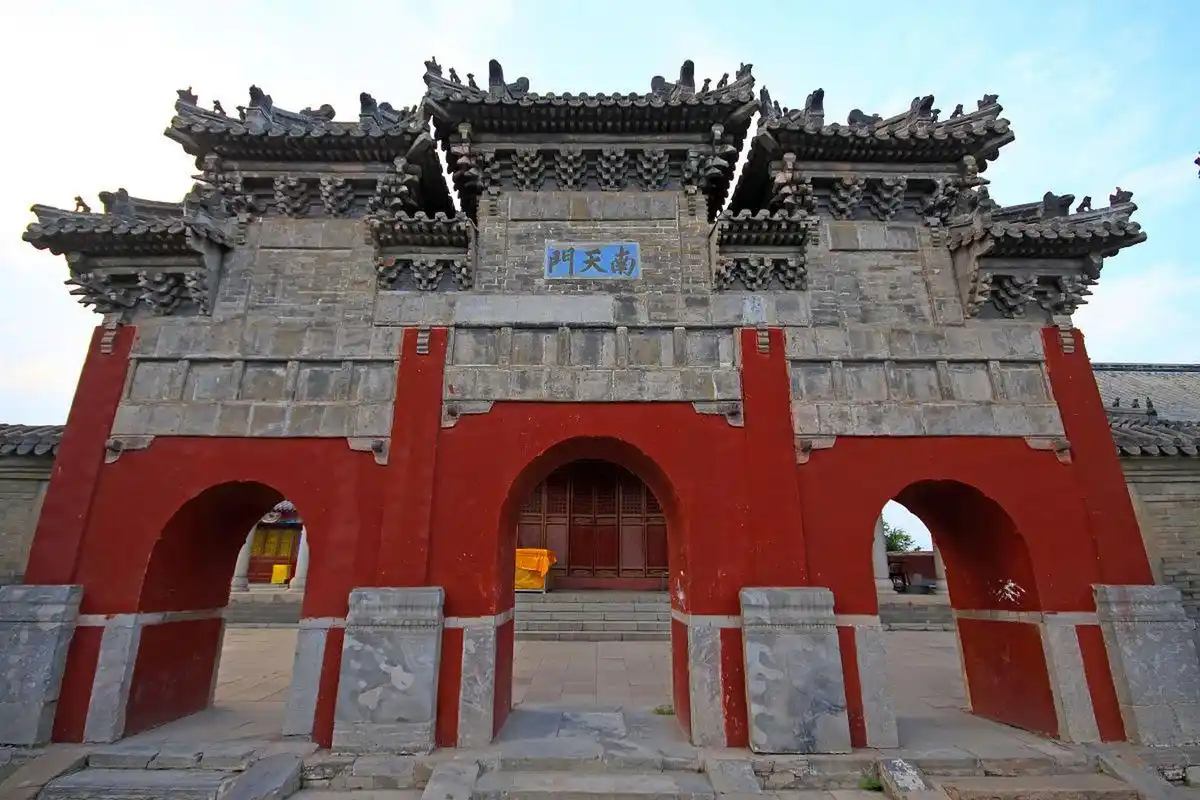 穿越时空的旅行# 泰安岱庙,位于中国山东省泰安市,是泰山脚下一座