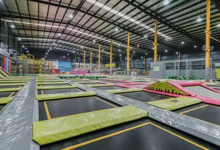 【节假日通用】跃趣蹦床运动工厂全场畅玩通票(旋转滑梯 旱雪滑梯