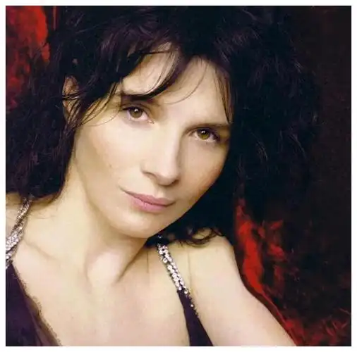 电影女王朱丽叶比诺什再绘画之彰显魅力新作问世