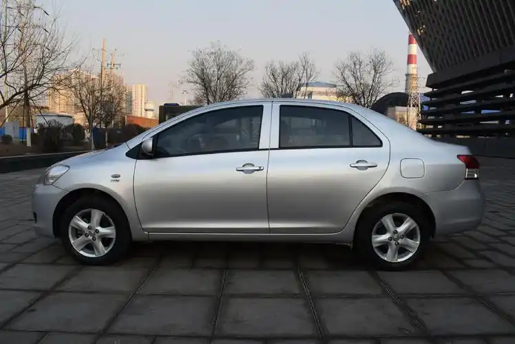 com;上海警方今起逐级提升街面巡逻防控等级 丰田 威驰 2010款 1.