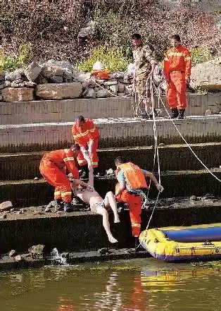 女溺亡打捞-初中女生水库溺亡/女孩溺亡器官丢失/打捞溺亡女尸全程