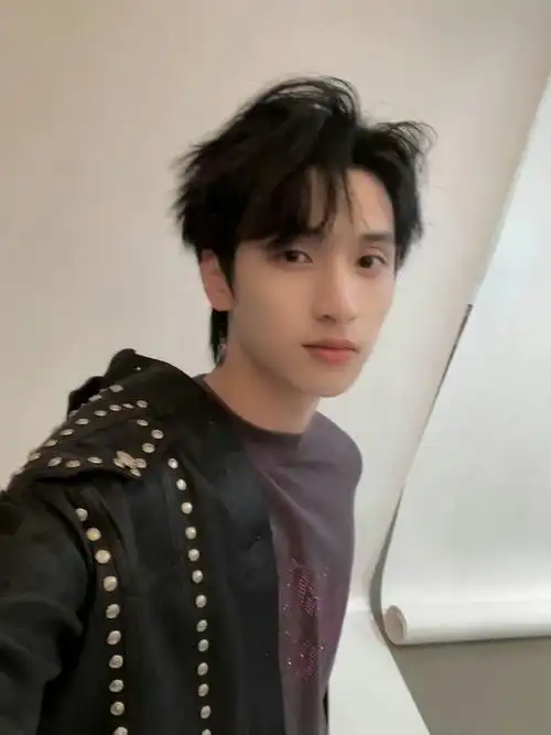 宝宝依旧很帅#严浩翔#绿洲