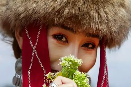 【赛马场上美丽的歌手,哈萨克族柯孜】出品:志君影视文化传媒