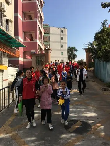 育英小学组织参加警营开放日活动