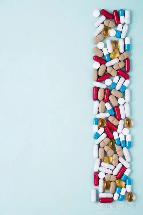 药物制剂的背景五颜六色的药物药片和胶囊分散医学概念