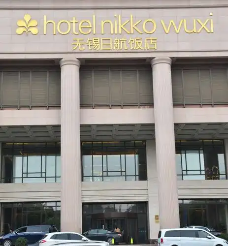 战友相聚无锡日航大酒店,参加刘向红战友女儿的婚礼.