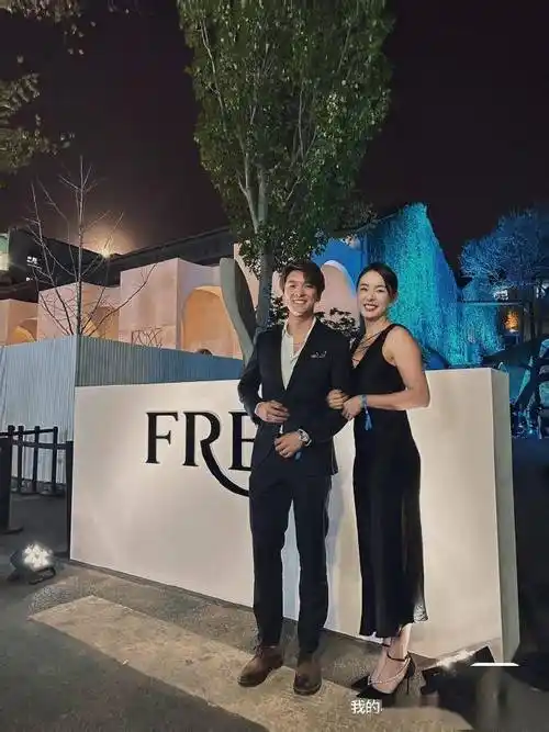 "直播吧7月31日讯 中国"金花",网球名将王蔷男友张浩晒出求婚成功的