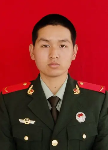 部队这照片要求的比较严一些,谢谢啦