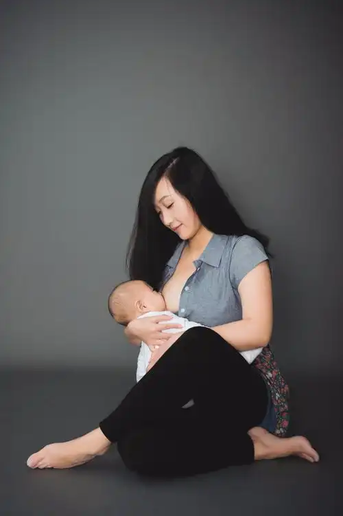 需要定时哺乳吗?|should i feed my baby on a schedule?