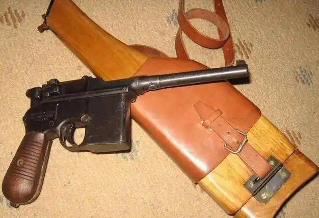 大名鼎鼎的驳壳枪又称"盒子炮",其实它的正式名称是毛瑟m1896年式7.