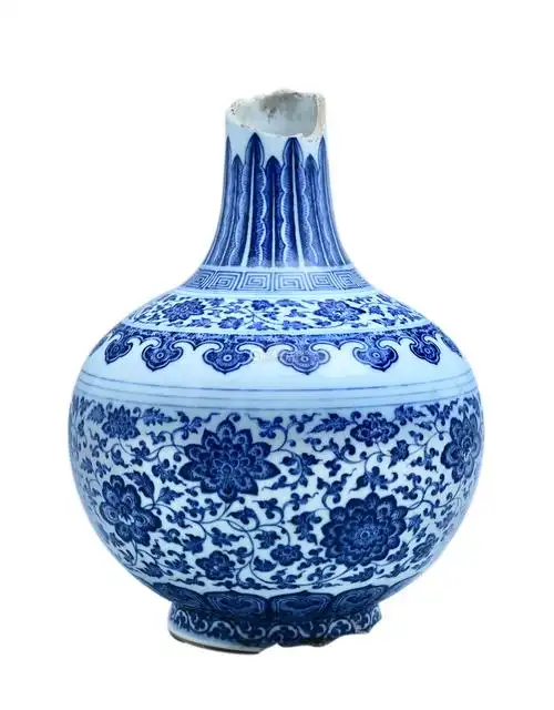 说明:赏瓶创烧于雍正时期,清档中称为"玉堂春瓶",乾隆朝时,被皇帝用于