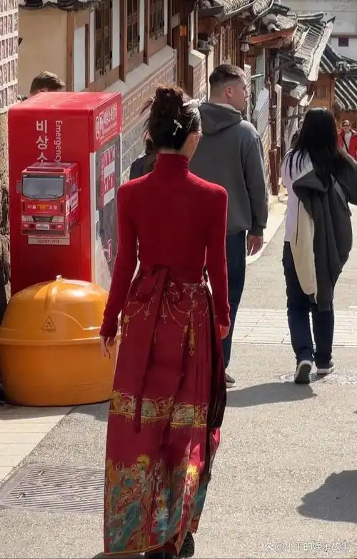 ▼舒畅身高161cm,体重只有88斤,身材小巧,纤细有线条感,虽然她不是