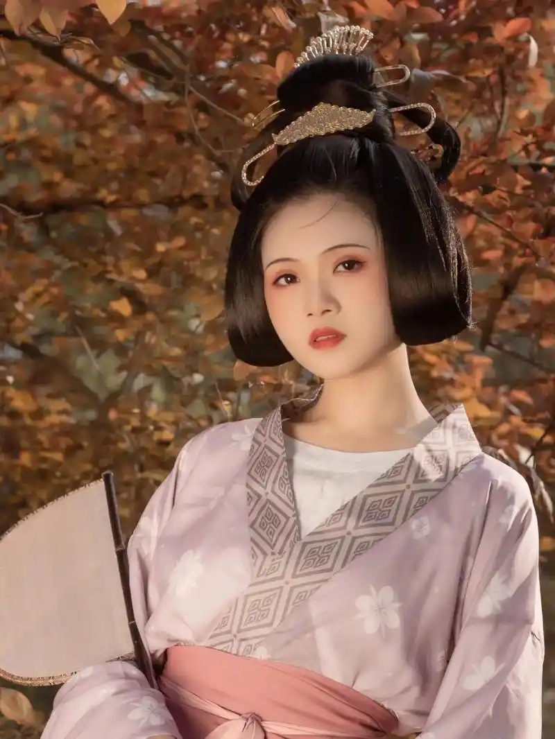 汉服#汉服小姐姐 #魏晋南北朝大袖襦 #抖音图文 @抖音小 - 抖音