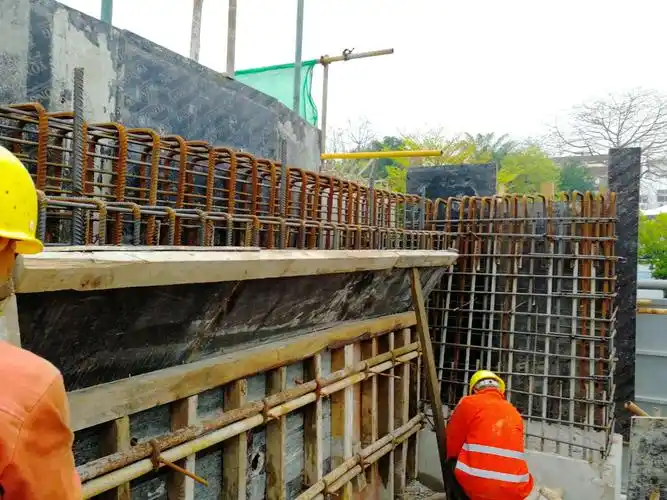 a匝道2号桥11#桥台耳背墙模板安制施工现场正常.
