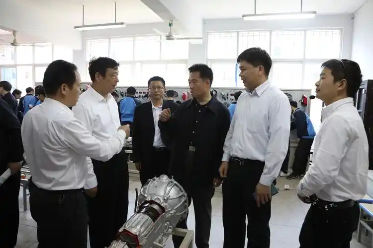 全国人大教科文卫委副主任委员殷方龙来岳调研职业教育工作