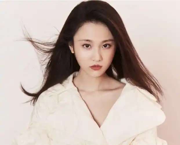 顶着"谋女郎"的称号,从未传过绯闻,这就是乖乖女张慧雯|巩俐|刘昊然