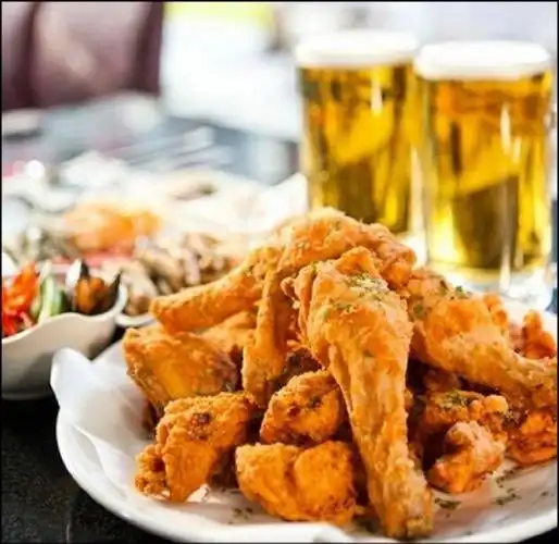 炸鸡配啤酒