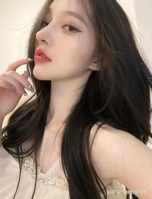 案例一:上海2次 隆鼻修复,自然骨感直鼻微翘风