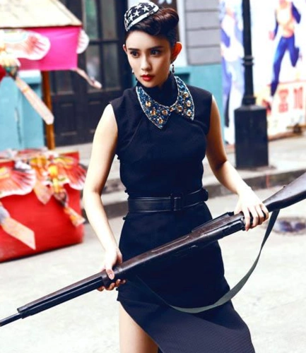 并于反腐涉案剧《人民检察官》中担任女二号周雯雯