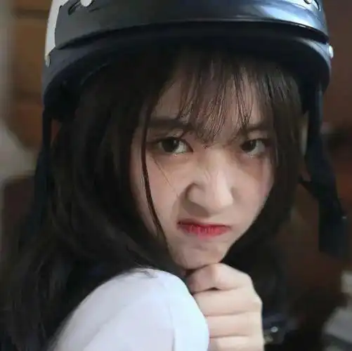 头像  #微信头像  #机车头盔  #头盔头像  #带头盔头像  #好看的女生
