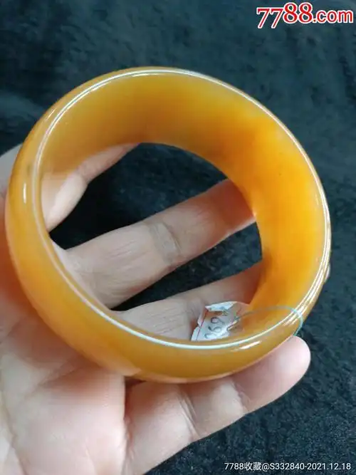 新疆戈壁金丝玉鸡油黄轮胎手镯