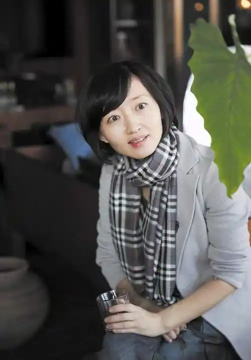 柴静离开了我们去国外生活的她还会回来吗她有错吗