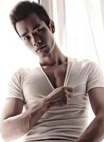 谢梓秋亚洲男体全见摄影画报