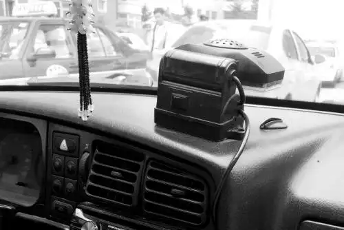 沈阳并客江湖怪事多:出租车装俩"空车"灯(图)