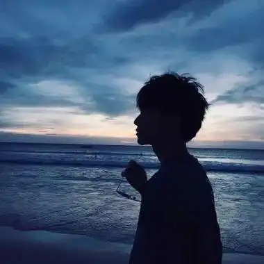 高冷唯美头像男生背影