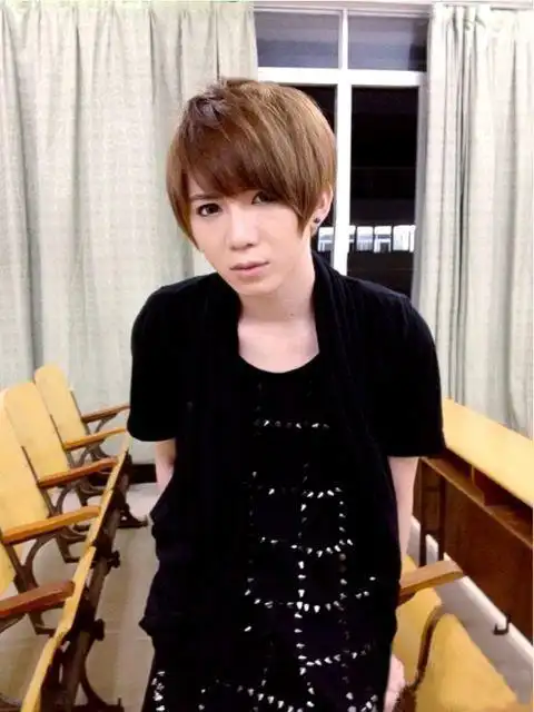 求梁君诺的一张图片