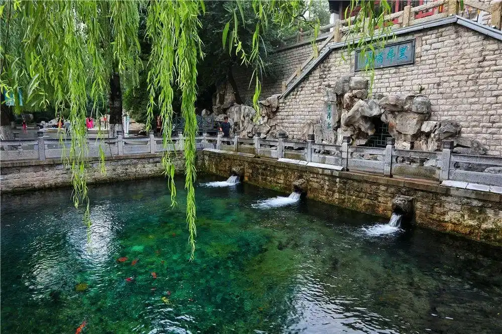 济南黑虎泉又能打水啦久违的甘甜一切思念都在这泉水里