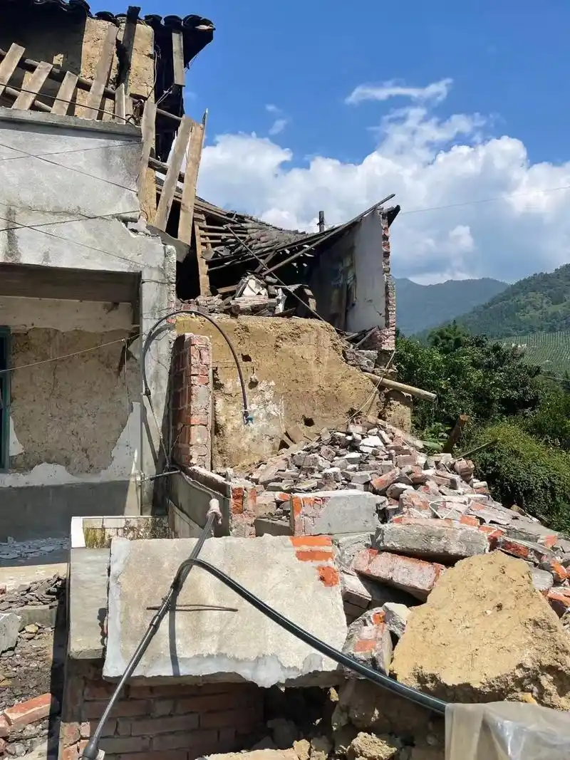 泸定68级地震震中烈度9度