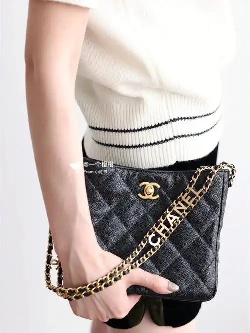 出心裁上身持续高光时刻身前身后的视觉审美都考虑到了～#香奈儿hobo