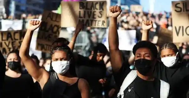 ",文马最终才可能成功放弃工人阶级领导,转而在美国组建一个由黑人