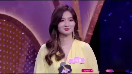 新相亲大会:强调异地恋的男嘉宾,被大长腿吸引,异地就不重要了