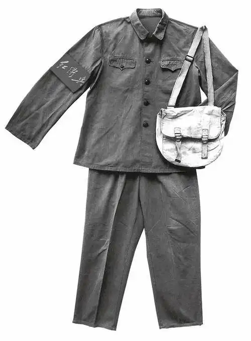 60年代除了大饥荒,还有把父母逼疯的喇叭裤,透视装的确良