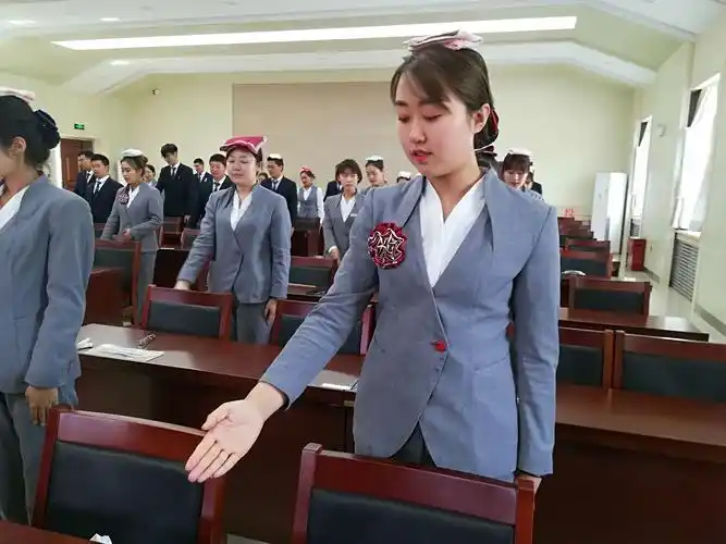 "民族团结一家亲"服务礼仪大课堂