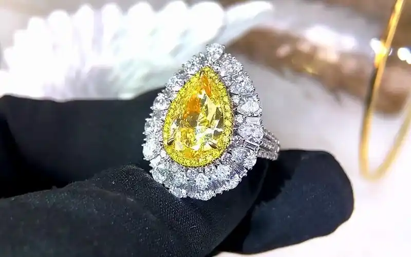 黄钻戒指吊坠两用 5点01ct梨形黄钻钻戒 吊坠 18k镶3点41ct钻石女