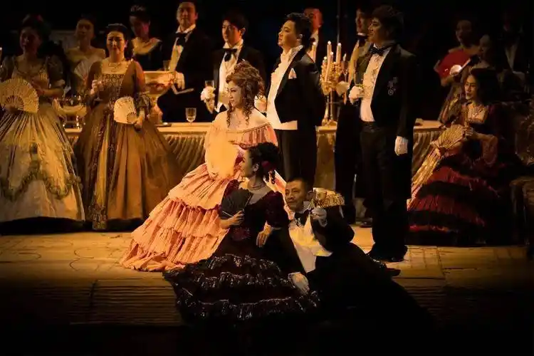 图片新闻艺术之美滨海绽放歌剧茶花女于滨海演艺中心再次上演