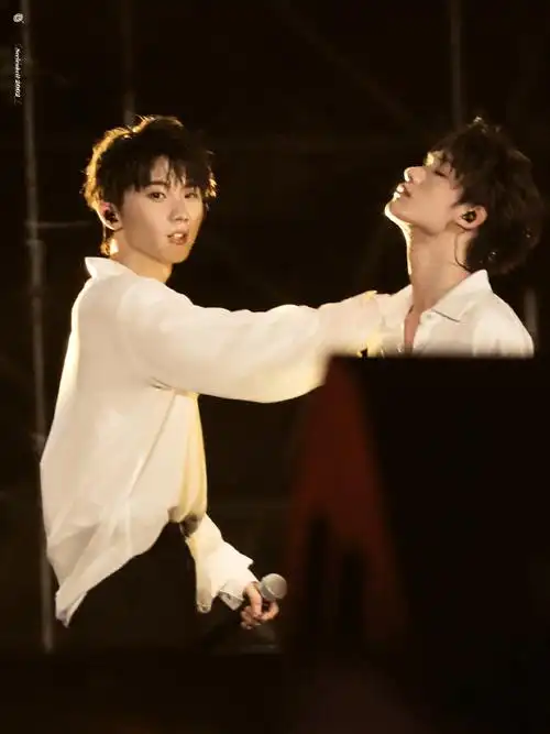 祺鑫超话230502#时代少年团理想之途演唱会#心跳夜里倒车 请注意 请