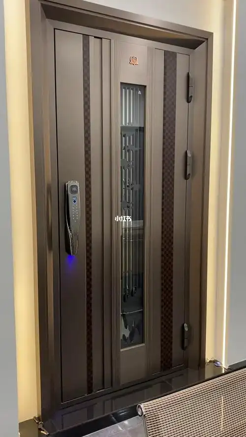 不锈钢韩式门系列的款式新颖,现代时尚感强,板材颜色丰富,正常可以