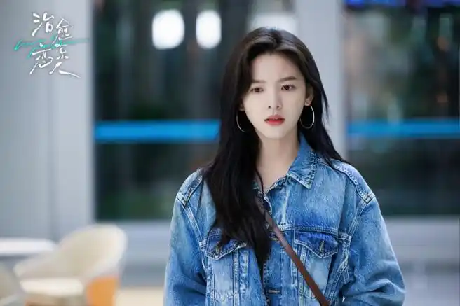 治愈系恋人超话对着"峥的很苏"@罗云熙leo@章若楠这几张剧照,大愈儿