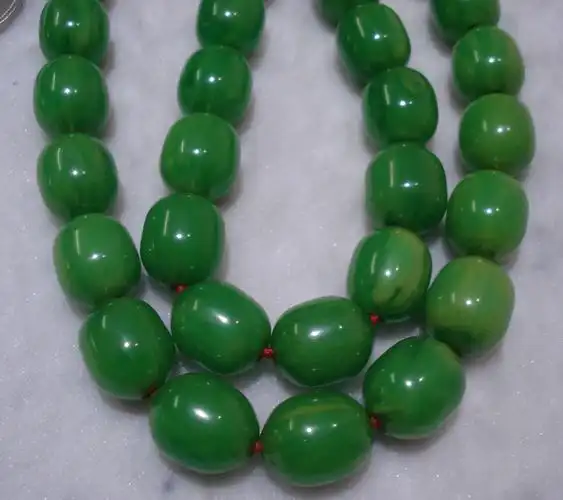 摩洛哥绿丝长串蜜蜡,珍贵老料,灯光下绢丝带透.
