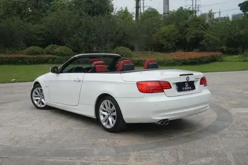 【杭州】2012年11月 宝马 宝马3系 330i 敞篷轿跑车 3.0 白色 自动档