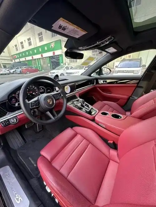 2022款保时捷帕拉梅拉豪华选配实拍图