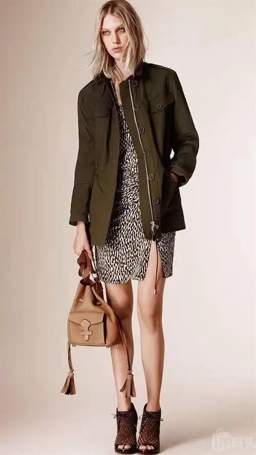 burberry 巴宝莉女士拼皮风衣外套 uk10码 上身效果很不错已出