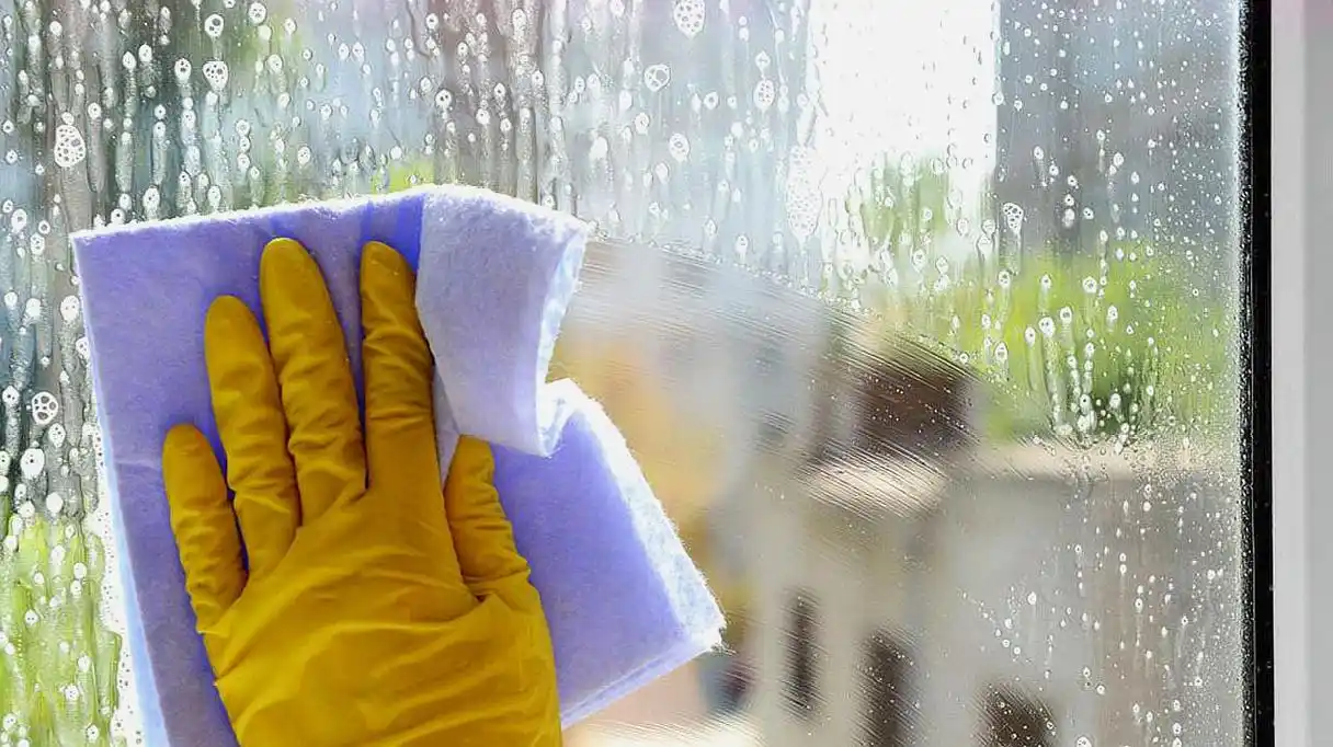 分享几个擦玻璃方法,擦的玻璃都能干净到透明