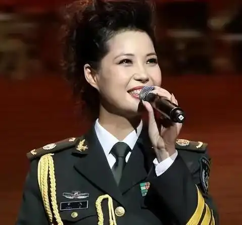 李双江前妻丁英:离婚后独自拉扯儿子,教育儿子孝顺爸爸和继母