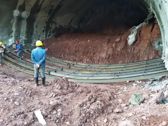 (二)花箐2号隧道进口左洞临时仰拱施作