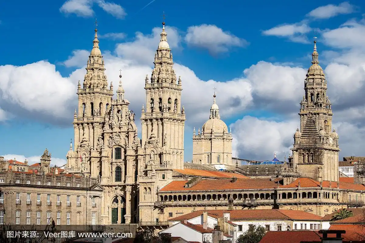 圣地亚哥德孔波斯特拉大教堂,新修复的正面